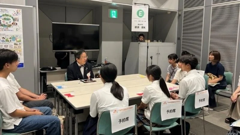那須学長と小中高生との対話の様子