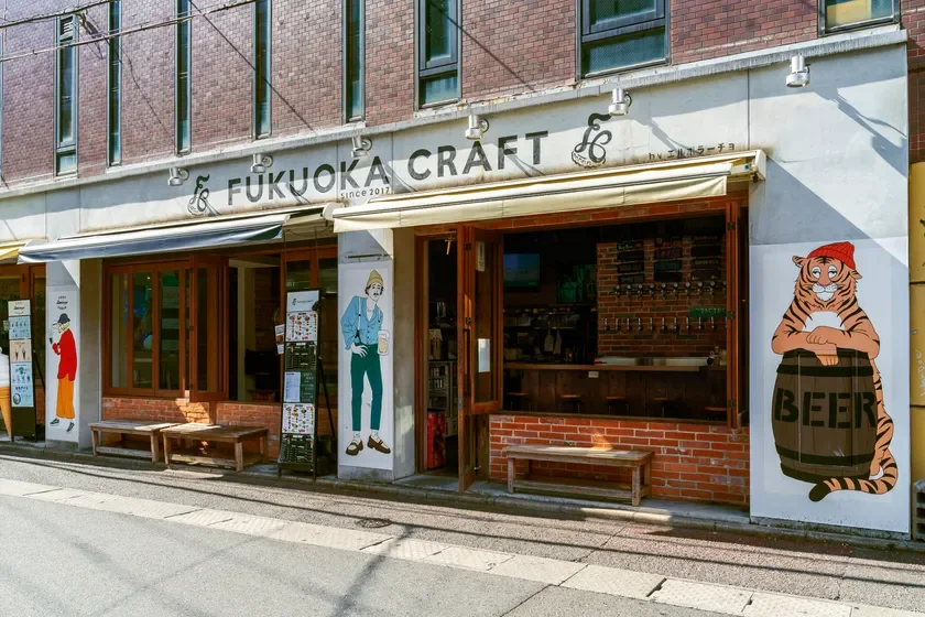 FUKUOKA CRAFT 大名店 外観(空港店の壁画と同じキャラクター)