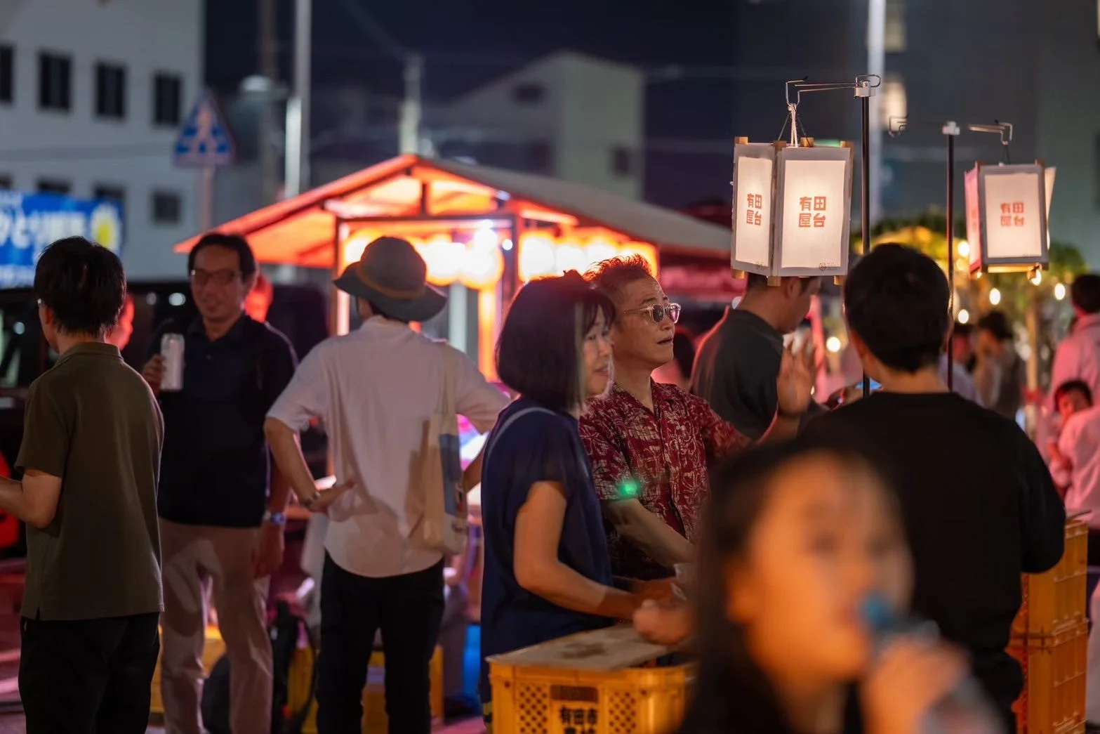 夜の屋台イベントの様子