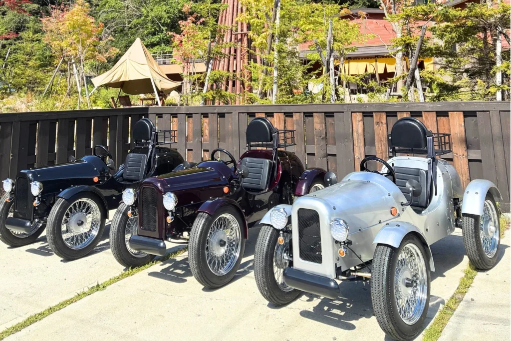 北海道定山渓温泉街に新たな観光体験！レトロな電動ミニカー「EVクラシック」が観光レンタカーとして運用開始