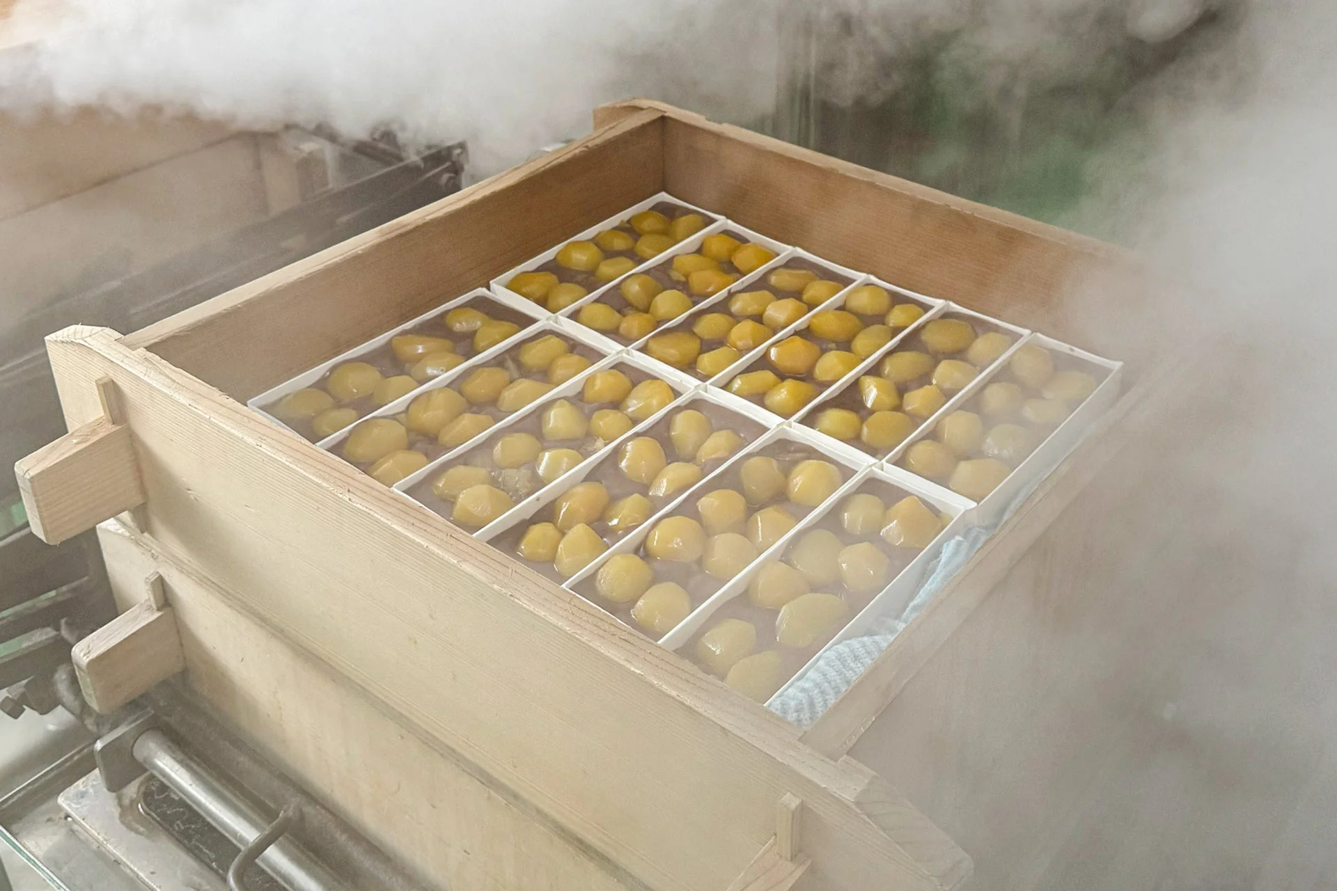 蒸し上がった羊羹